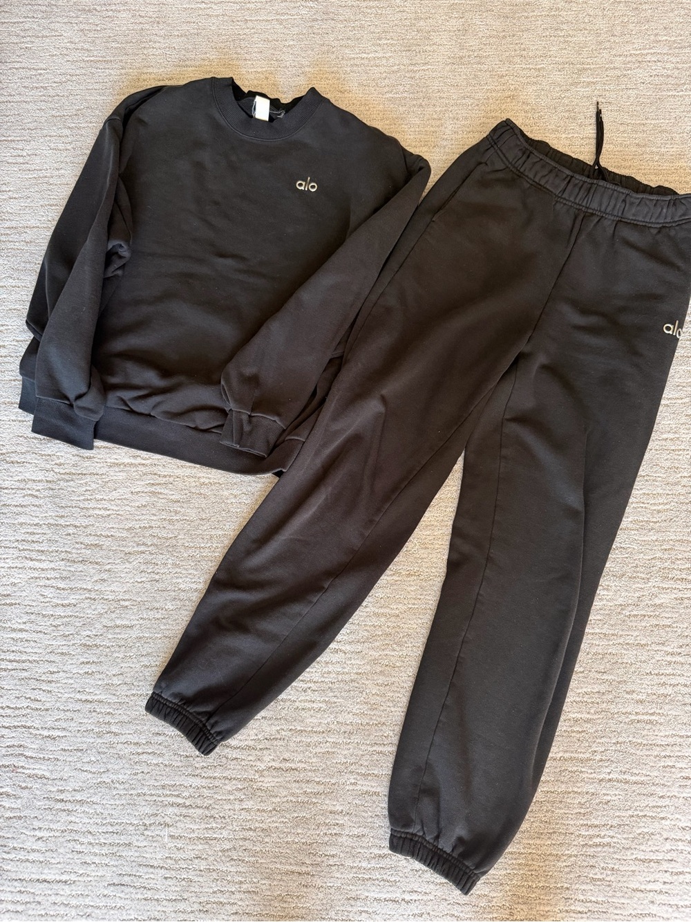 Alo accolade sweatsuit set in black
